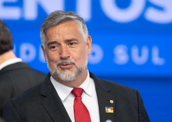 'Filho legítimo de Bolsonaro':deputado do PT associa escândalo de Vorcaro ao ex presidente