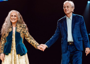 Maria Bethânia e Caetano Veloso vencem Grammy 2026 com álbum gravado ao vivo