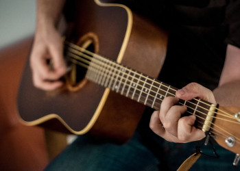 FMC abre inscrições para curso de violão no Palácio da Música