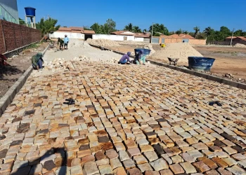Abdoral Melo entrega calçamento e garante segurança aos moradores no período chuvoso