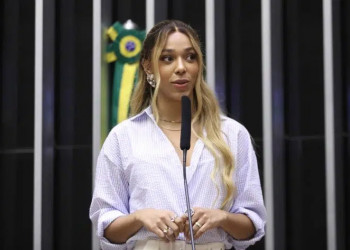 Após acusações, Érika Hilton nega usar verba de gabinete para contratar maquiadores
