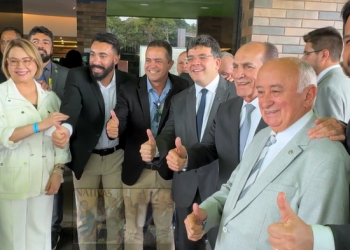 Rafael Fonteles participa de encontro com 100 prefeitos piauienses em Brasília