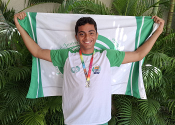 Filho de pedreiro e dona de casa, estudante da rede pública é aprovado em Medicina