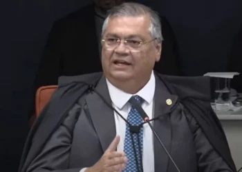 Dino suspende trecho de PL que libera emendas do orçamento secreto