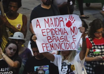 Quatro mulheres foram mortas por dia no Brasil em 2025; Piauí registrou 38 feminicídios
