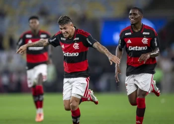 Flamengo decide manter Filipe Luís e profissionais para próximos jogos