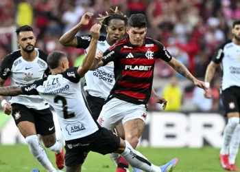 ​Flamengo e Corinthians decidem Supercopa Rei neste domingo (1º); veja onde assistir
