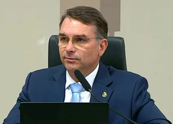 Flávio Bolsonaro processa X e plataforma recorre citando liberdade de expressão