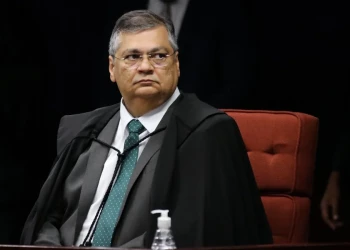 Dino acaba com aposentadoria compulsória como punição para juízes