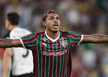 Fluminense domina, vence o Corinthians e assume vice-liderança do Brasileirão