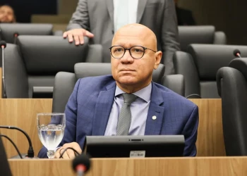 Projeto quer proibir descontos em salários de responsáveis por pessoas com deficiência