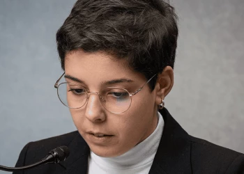 ‘Tem que pedir desculpas por apanhar’: diz brasileira presa por migrar ao Estados Unidos