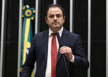 Câmara suspende mandato de Glauber Braga por seis meses