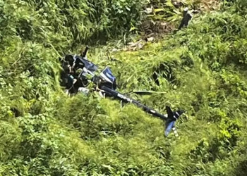 Vídeo registra momento após queda de helicóptero com sobreviventes na Paraíba