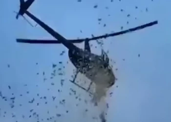 Filhos atendem último desejo de milionário e lançam US$ 5 mil de helicóptero em Detroit