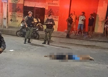 Passageiro de moto é baleado na cabeça e morre em via pública na zona Sul de Teresina