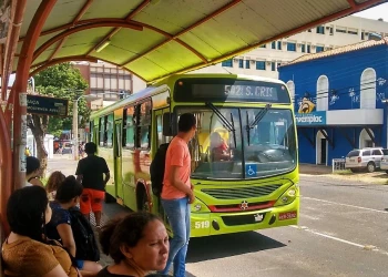Criminosos armados com facão assaltam ônibus na zona Sul de Teresina, denuncia Sintetro