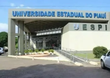 Justiça determina nomeação de aprovados da Uespi e limita contratos temporários
