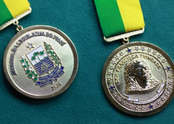 Alepi homenageia mais de 30 mulheres com a Medalha Francisca Trindade