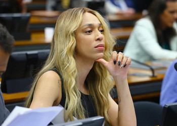 Erika Hilton rebate críticas e defende PL da misoginia: 