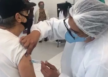 Saúde envia 2,2 milhões de doses da vacina de covid-19 aos estados