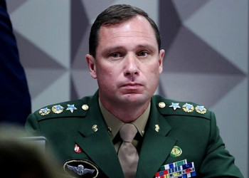 Exército afasta Mauro Cid com férias para evitar seu retorno ao quartel após condenação