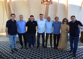 Ciro se reúne com prefeitos em almoço promovido por deputado do PT
