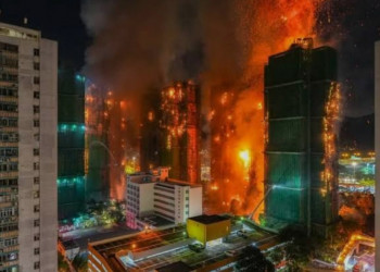 VÍDEO: Incêndio atinge complexo de arranha-céus em Hong Kong e mata 36 pessoas