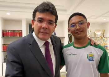 VÍDEO: Aluno de escola pública do Piauí é aprovado no IME e recebe homenagem do governador
