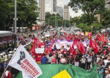 Ato na Praça Pedro II lembra o 8 de Janeiro e protesta contra ataques dos EUA à Venezuela