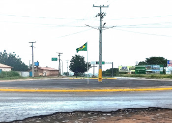 Asfalto onde devia ser jardim mostra ignorância ecológica da gestão pública em Piracuruca