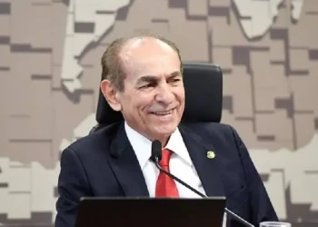 Senador Marcelo Castro lidera pesquisa eleitoral para o Senado