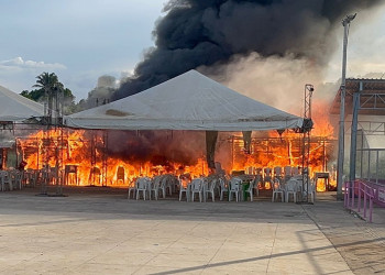 Incêndio destrói barracas durante festejos em Lagoinha do Piauí