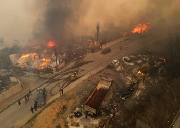 Incêndios devastam o Sul do Chile, deixam mortos e mais de 50 mil desalojados