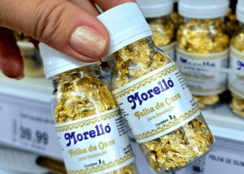 Anvisa proíbe glitter e folhas de ouro comestíveis após identificar plástico nos produtos