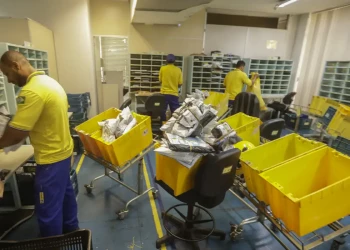 Correios aprovam demissão voluntária e fechamento de mil agências