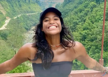 Corpo de brasileira deve ser retirado de montanha ainda nesta terça-feira (24)