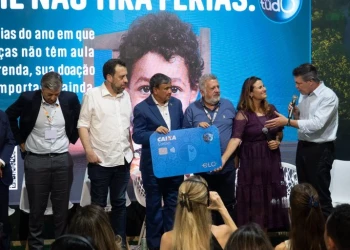 Lançado cartão de programa que garante alimentação a alunos de escolas públicas nas férias