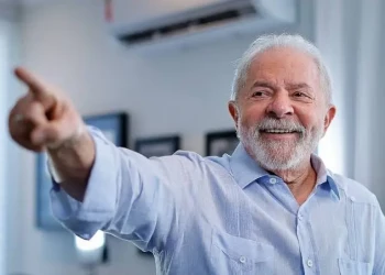 Presidente Lula comemora avanços na economia e geração de empregos em post da rede social