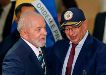 Presidente colombiano pede a Lula expansão do Pix em meio a críticas dos EUA