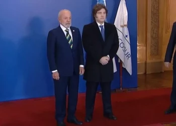 Presidente Lula é recebido por Milei na Cúpula do Mercosul