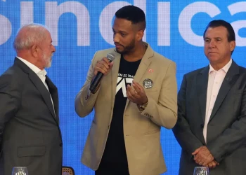 Lula defende mobilização por jornada de 40 horas e recebe demandas sindicais