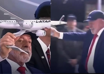 Lula brinca de 'aviãozinho' durante visita à companhia aérea, assista o vídeo