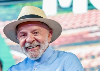 Lula ganha de Flávio, Ratinho, Tarcísio, Zema e Caiado nos dois turnos em 2026, diz Quaest