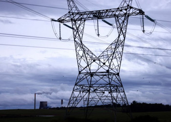 Inflação desacelera em outubro com queda na conta de luz e estabilidade nos alimentos