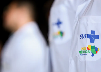 AgSUS abre 500 vagas para Médicos de Família com salário inicial acima de R$ 16 mil