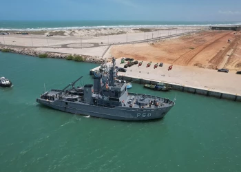 Navio-patrulha Bracuí atraca no Porto de Luís Correia e abre visitação gratuita