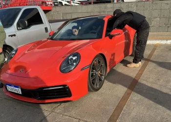 Carros de luxo são apreendidos em operação que investiga suspeitos de praticar 'rachas'