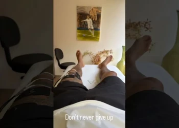 Neymar inicia fisioterapia após cirurgia no joelho e posta foto 