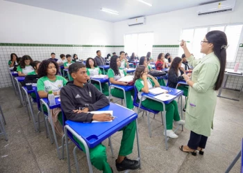 Salários de professores temporários da rede estadual são reajustados; confira valores